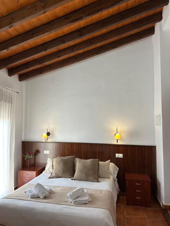 Postel nebo postele na pokoji v ubytování Hostal Camarina