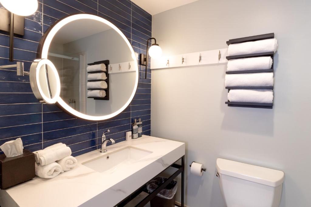 The Inn at Harbor Shores - Suite Royale