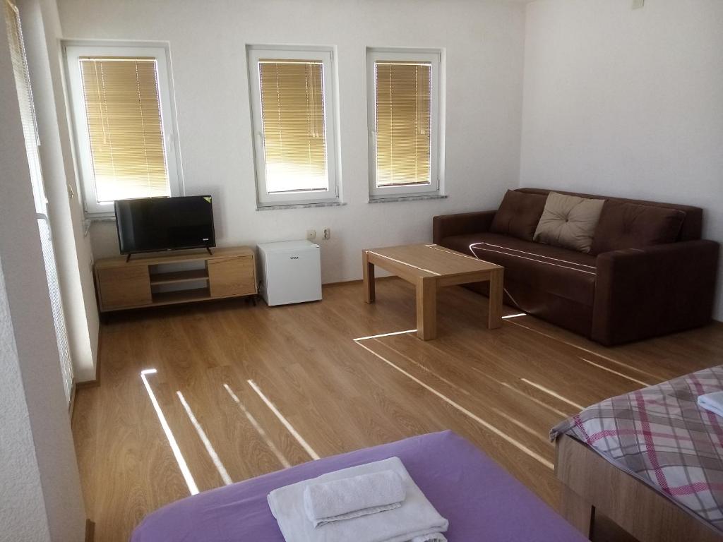 TV a/nebo společenská místnost v ubytování Villa OHRID -"LAKE VIEW"