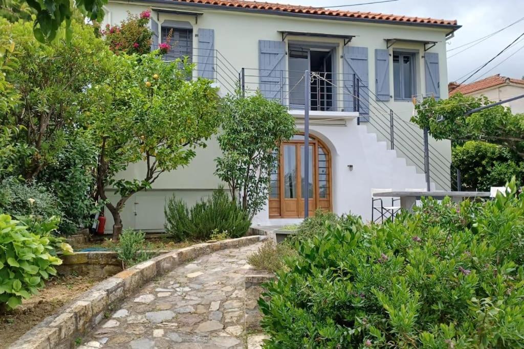 Κήπος έξω από το The Arch House