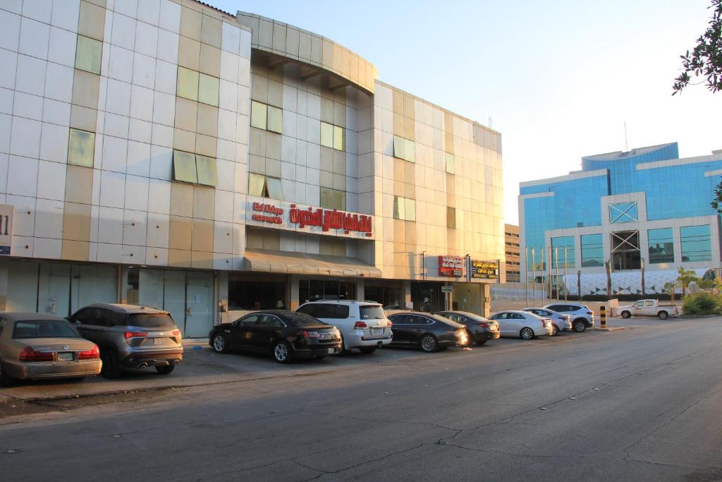 a row of cars parked in front of a building at ايلاف العليا للشقق المخدومة in Riyadh