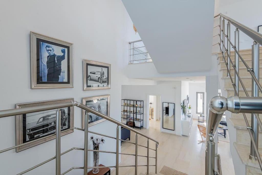 Fotografie z fotogalerie ubytování Villa Borderline v destinaci Al Matlīn