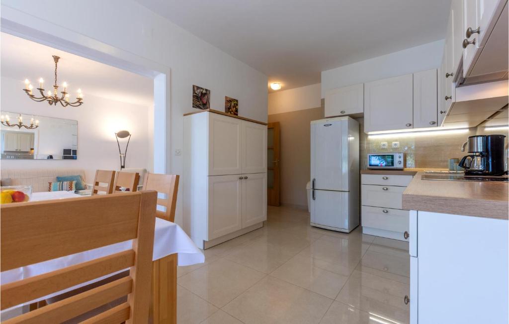 Kuchyňa alebo kuchynka v ubytovaní Holiday Home Poljicka Cesta