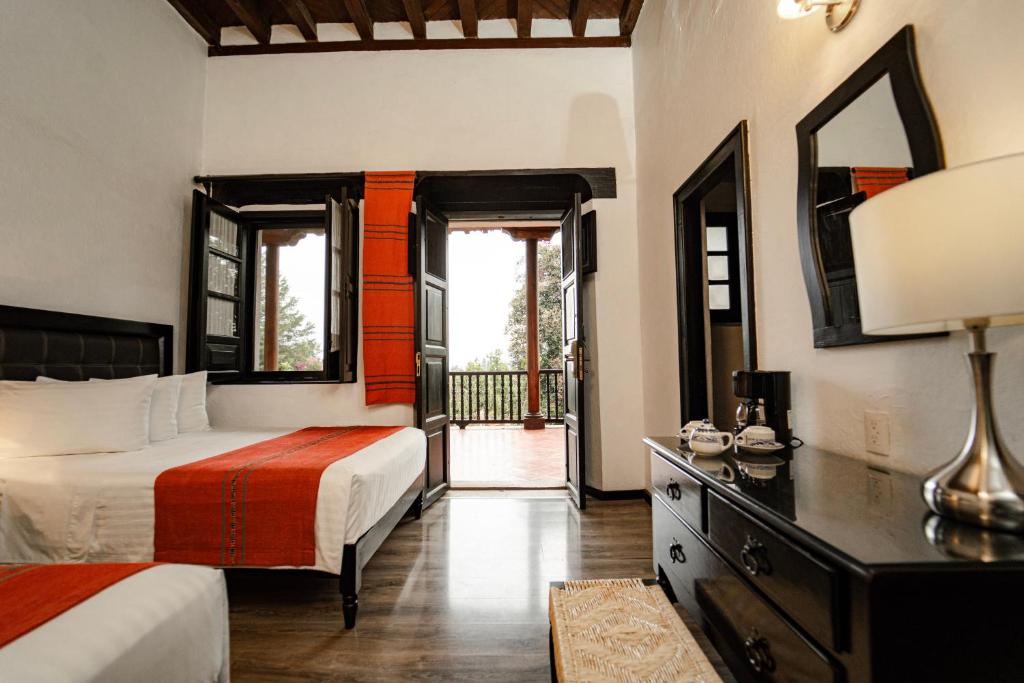 Postel nebo postele na pokoji v ubytování Best Western Plus Posada de Don Vasco
