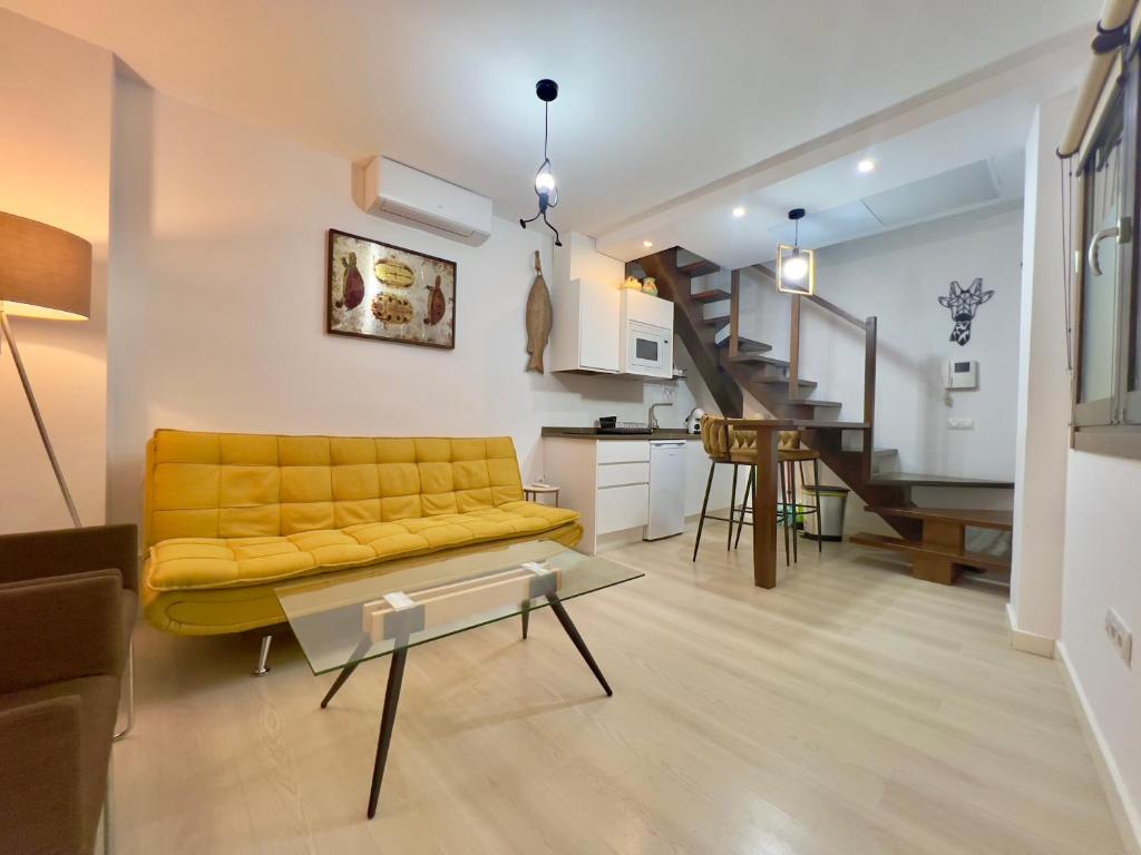 Televízia a/alebo spoločenská miestnosť v ubytovaní Apartamentos Real Suites Realejo