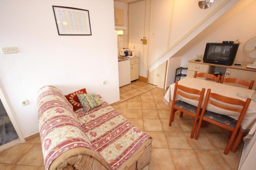 TV a/nebo společenská místnost v ubytování Apartments Mat
