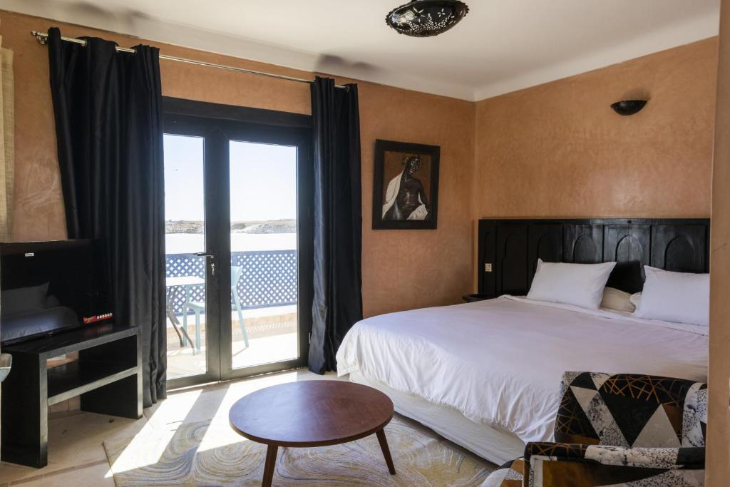 Postel nebo postele na pokoji v ubytování Hôtel Calipau Riad Maison d'Hôtes