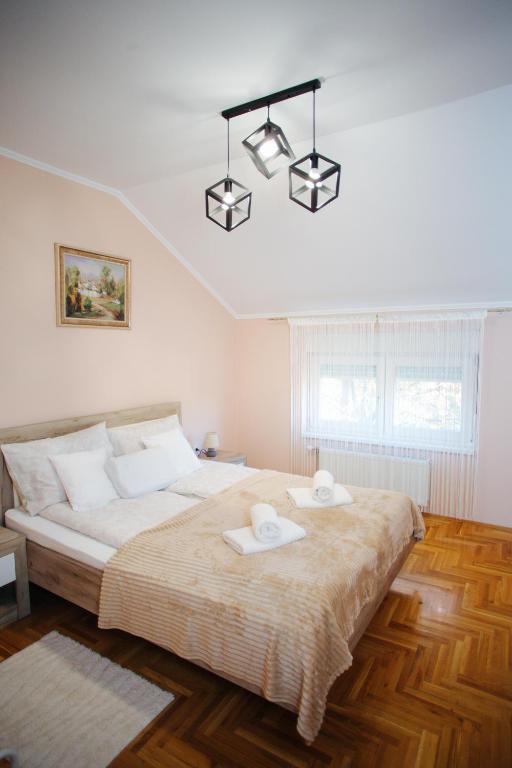 Postel nebo postele na pokoji v ubytování Queen Deluxe