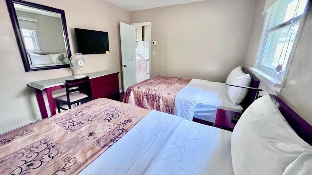 Postel nebo postele na pokoji v ubytování Park Place Motel & Suites