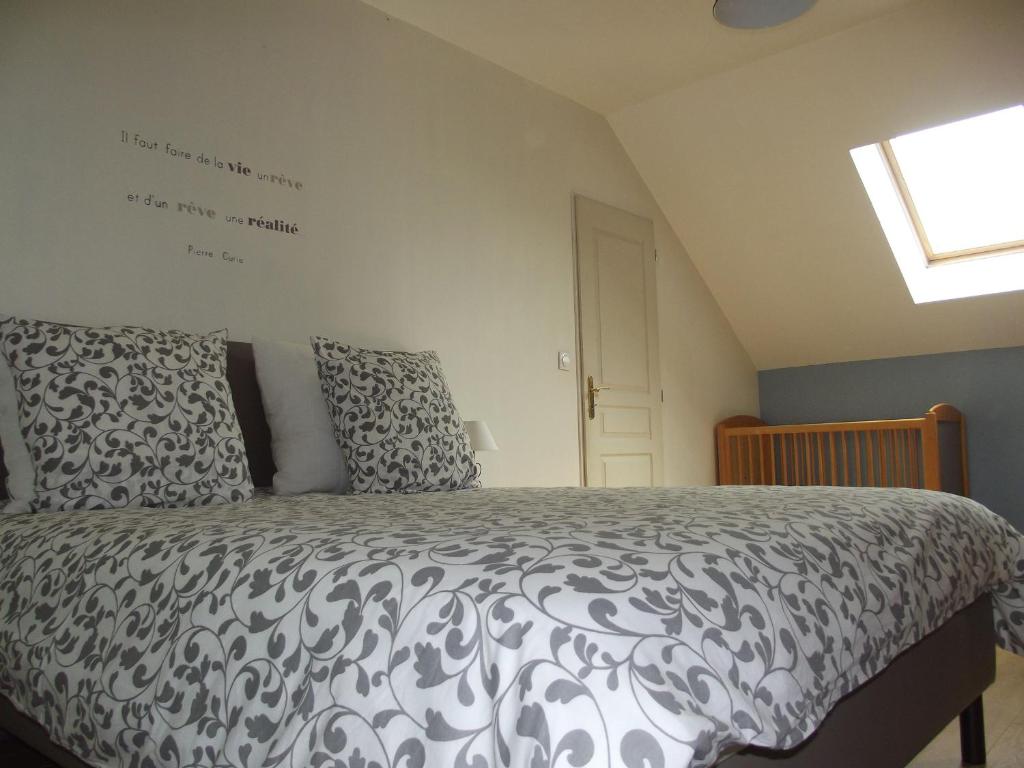 Charmante maison de campagne avec jardin privé, près de Paris et Orléans, idéale pour familles - FR-1-590-136 - Casa De Vacaciones (8 Adultos)
