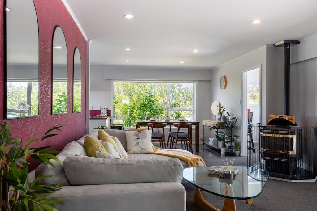 Family Home with Spa, Office and BBQ - Resim 1