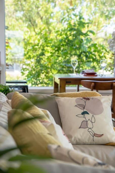 Family Home with Spa, Office and BBQ - Resim 18