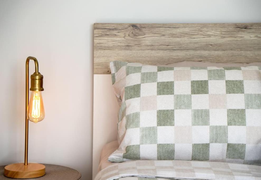 Family Home with Spa, Office and BBQ - Resim 6