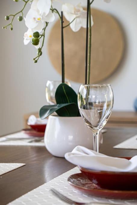 Family Home with Spa, Office and BBQ - Resim 16