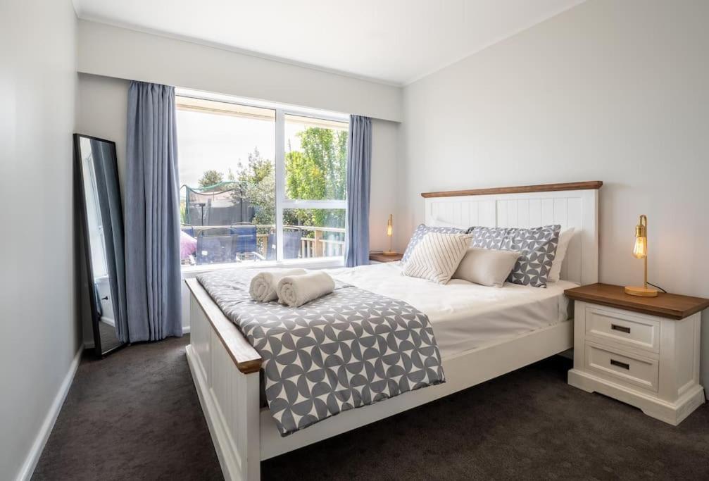 Family Home with Spa, Office and BBQ - Resim 11