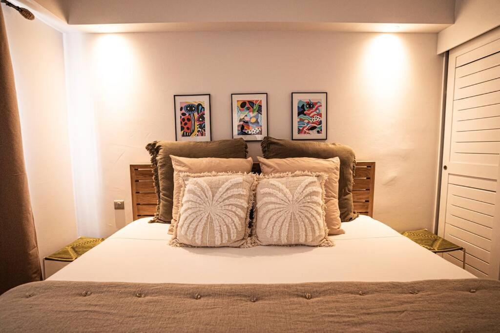 Postel nebo postele na pokoji v ubytování Cheerful Lemon Condo