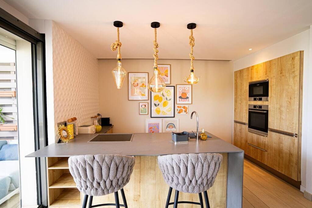 Kuchyň nebo kuchyňský kout v ubytování Cheerful Lemon Condo
