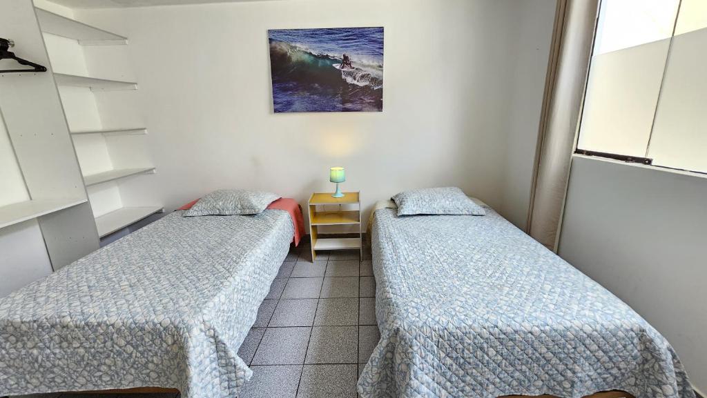 Yellow House - Single Bed In Dormitory Room