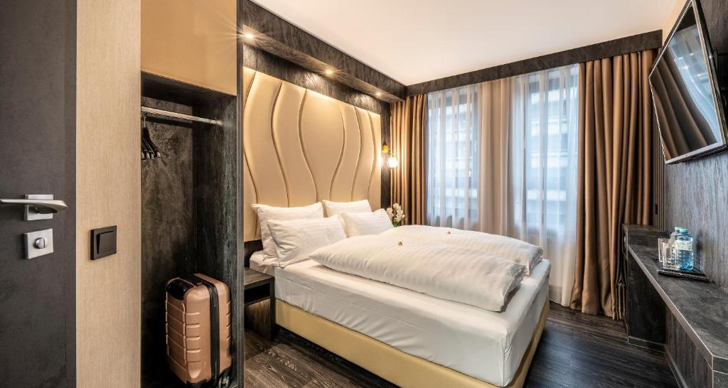 
Double Room - Single Use
