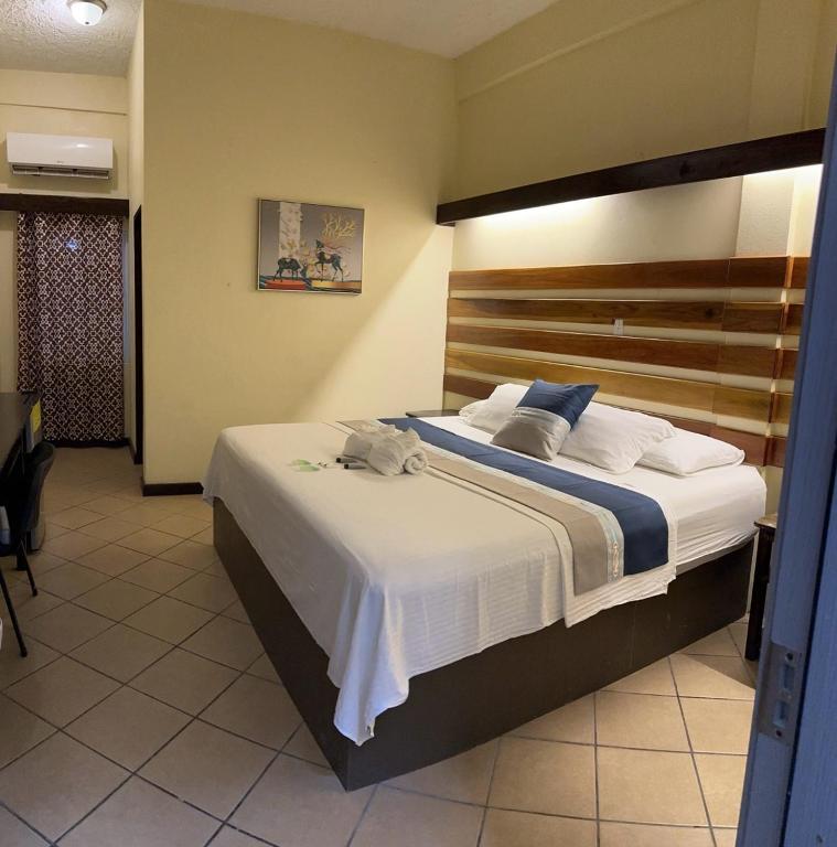 SKY INN - Deluxe Zimmer Mit Kingsize-Bett