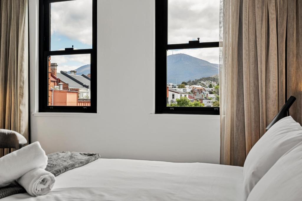Nespecifikovaný výhled na hory nebo výhled na hory při pohledu z hotelu