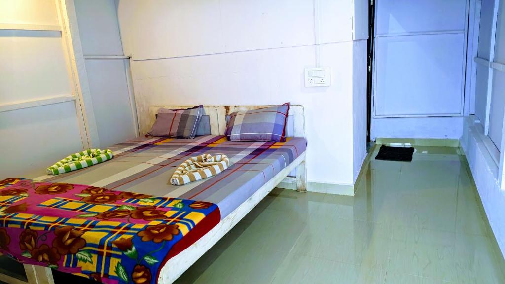 Postel nebo postele na pokoji v ubytování Shree Sai Beach Stay