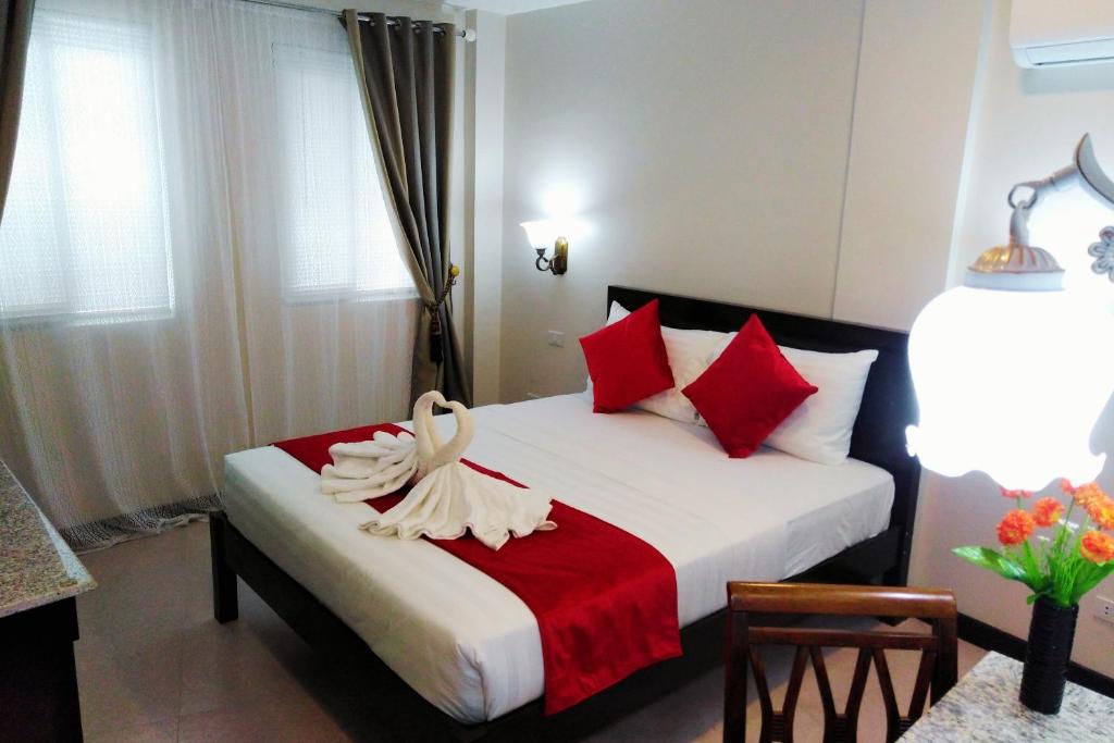 Venezia Suites Hotel Iloilo - Suite Royale