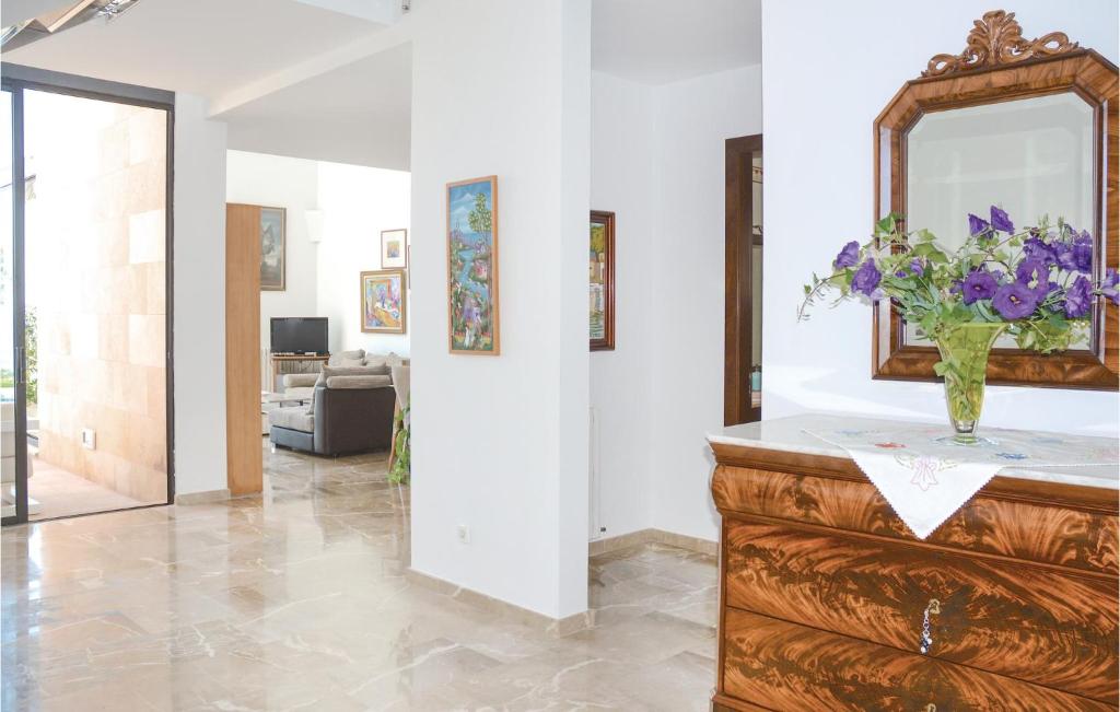 Fotografie z fotogalerie ubytování 4 Bedroom Nice Home In Porto Colom v destinaci Portocolom