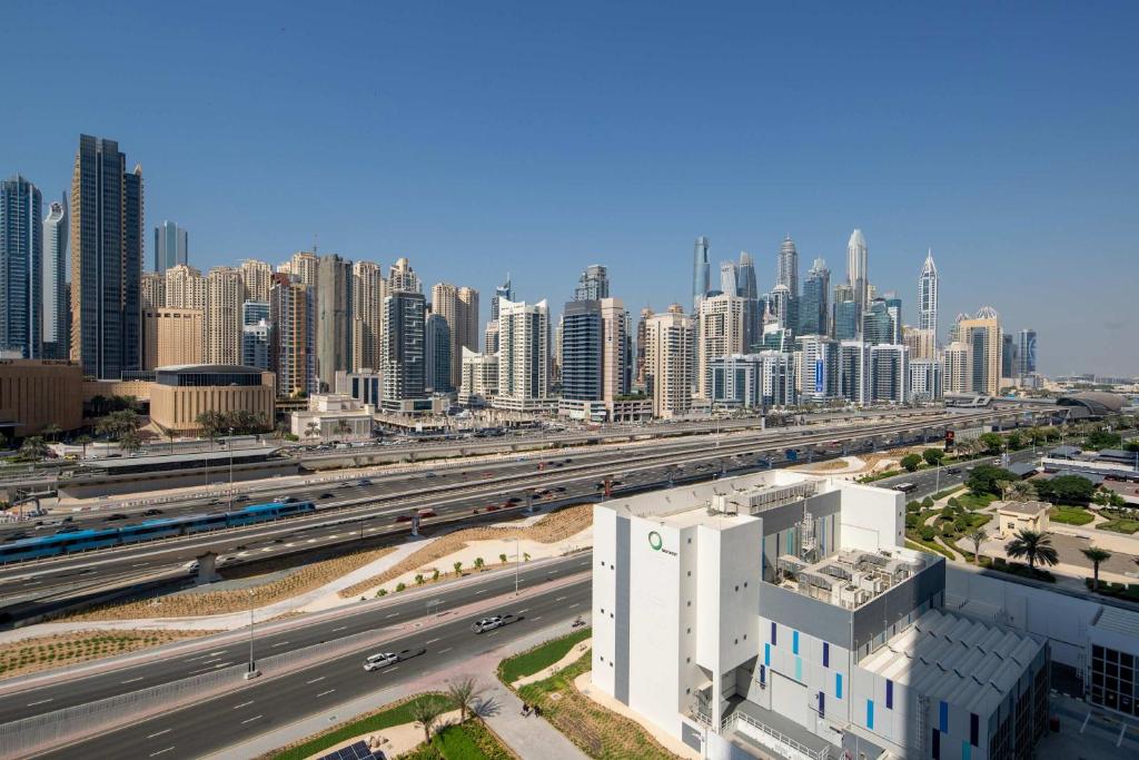 Cảnh Dubai hoặc tầm nhìn thành phố từ căn hộ