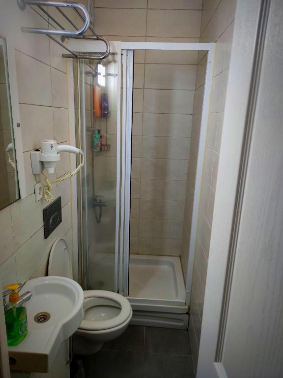 A bathroom at Mimoza İstiklal Apart Hotel