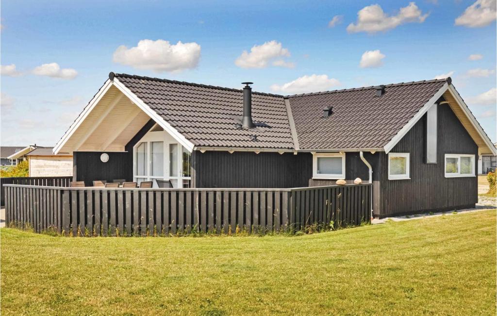 Το κτήριο όπου στεγάζεται  η παραθεριστική κατοικία