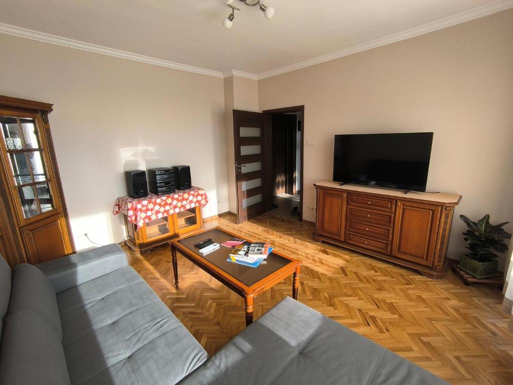 Modern Comfort near Sofia Center with Panoramic Views, Free Street Parking, Easy Transport