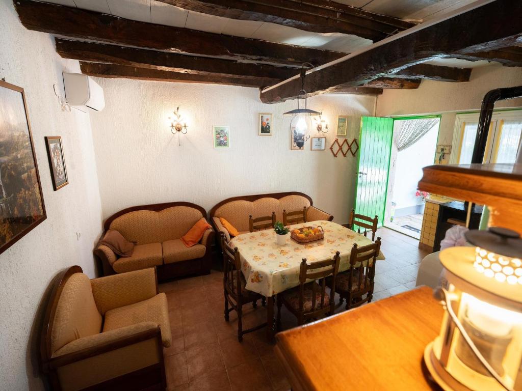 Fotografia z galérie ubytovania Traditional villa with private pool v destinácii Peresiji