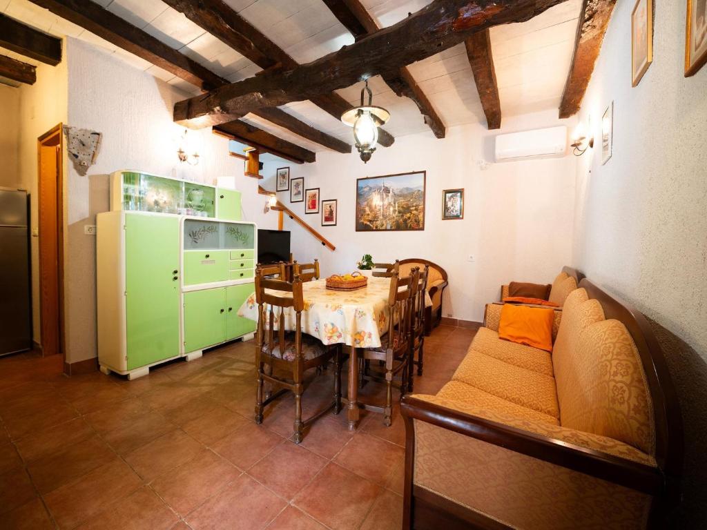 Fotografia z galérie ubytovania Traditional villa with private pool v destinácii Peresiji