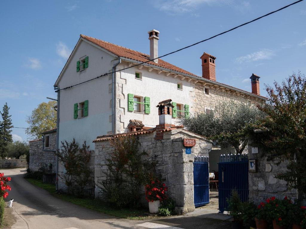 Fotografia z galérie ubytovania Traditional villa with private pool v destinácii Peresiji
