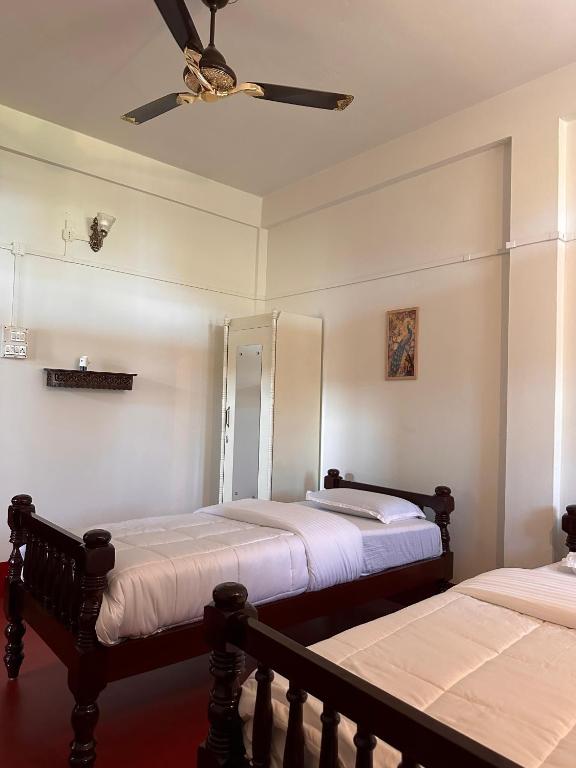 Postel nebo postele na pokoji v ubytování Protibha Homestay