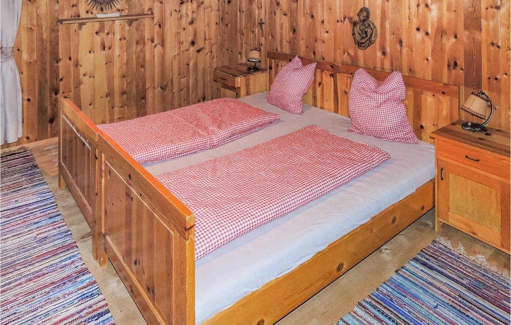 A bed or beds in a room at Erholsames Ferienhaus Pillberg