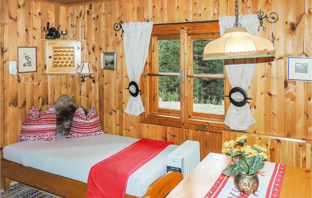 A bed or beds in a room at Erholsames Ferienhaus Pillberg