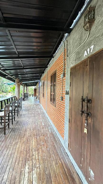 Restaurace v ubytování บ้านภทรพรรณ ขุนยวม แม่ฮ่องสอน PATARAPHAN HOUSE, Khunyuam, Maehongson, Thailand
