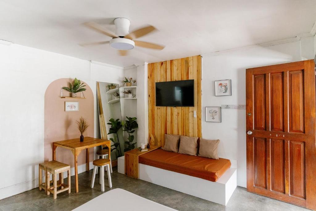 TV a/nebo společenská místnost v ubytování Pallet Homes - Tabuc Suba