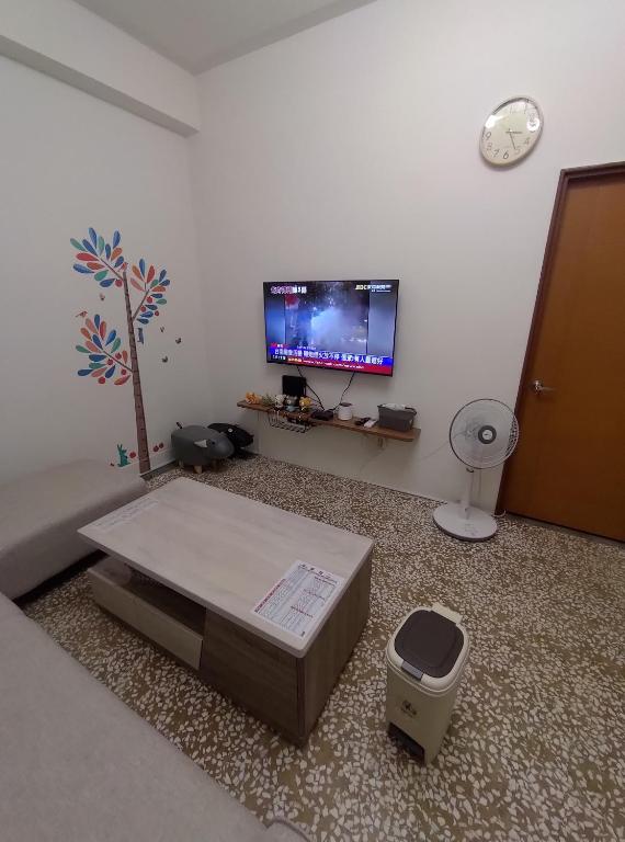 TV a/nebo společenská místnost v ubytování 日勻民宿 台南 包棟包層