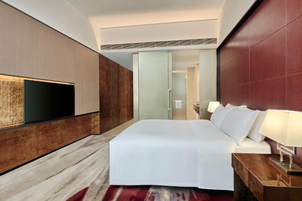 Hilton Guangzhou Tianhe - Free Shuttle Bus and Registration Counter Available during Canton Fair Period - 