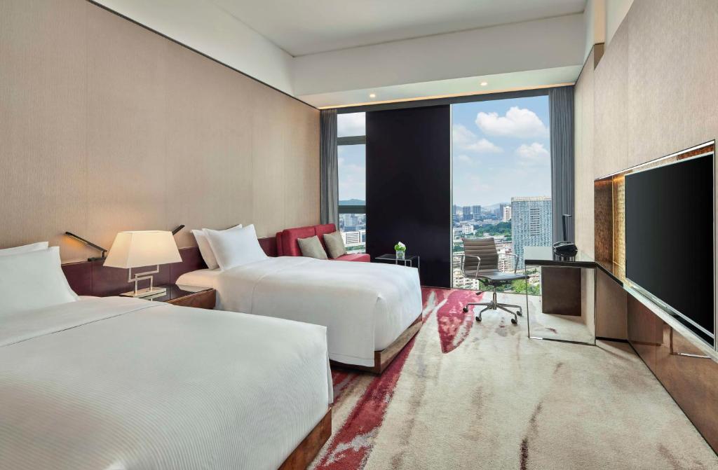Hilton Guangzhou Tianhe - Free Shuttle Bus and Registration Counter Available during Canton Fair Period - 