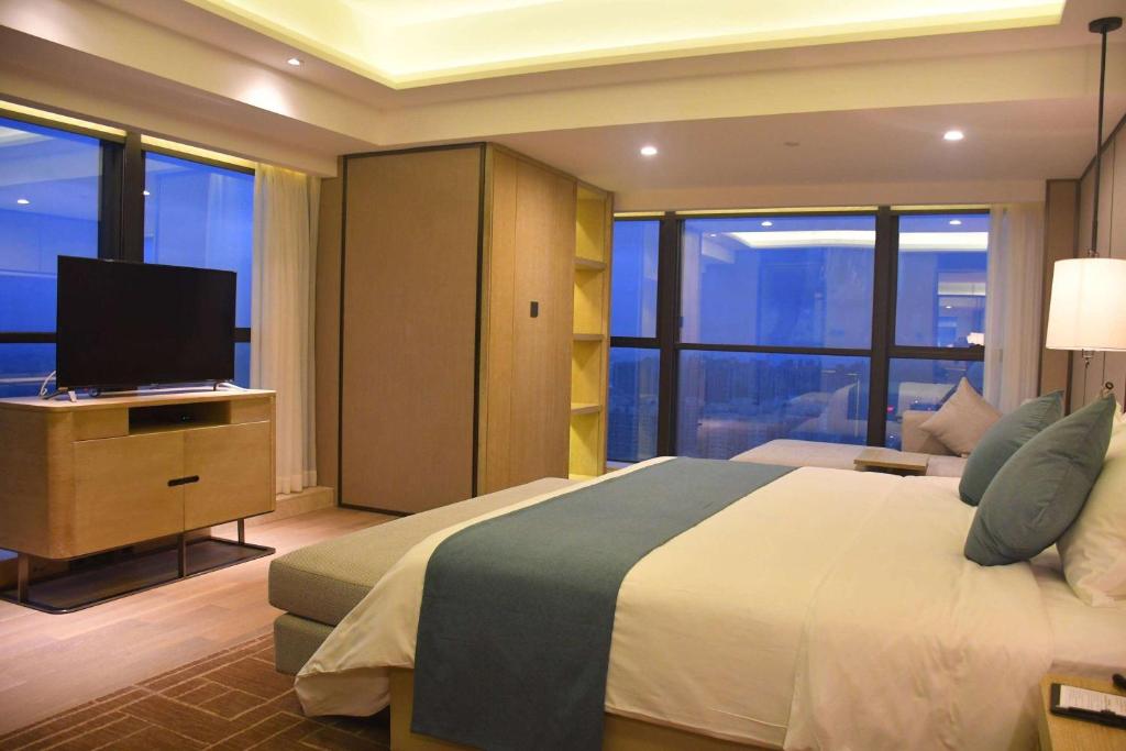 Wyndham Grand Maoming - Grand King Suite - Smoking