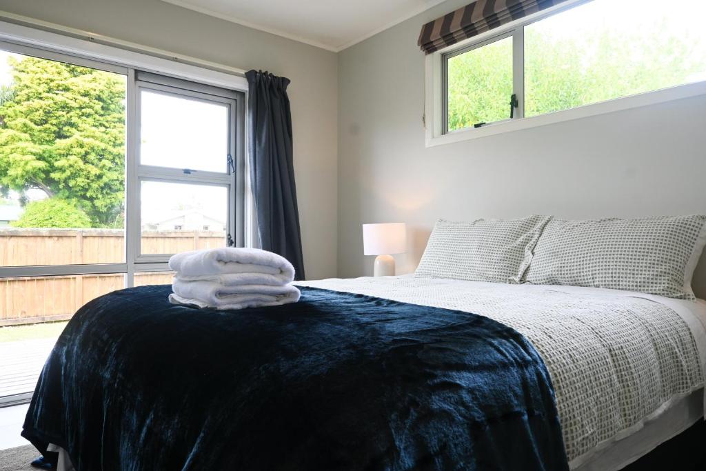 New painted 5 bdms spacious house close to the Base - Resim 24