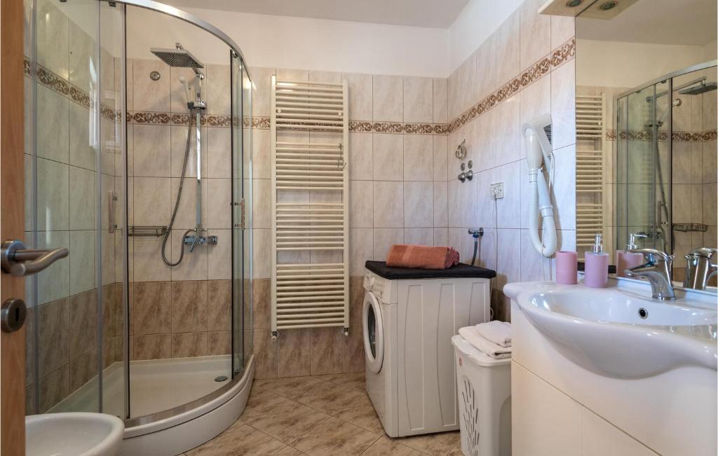 Łazienka w obiekcie Holiday Home Breg Ivanovci Iv