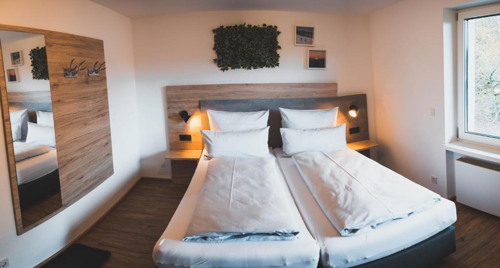 Postel nebo postele na pokoji v ubytování Hotel verWeiler