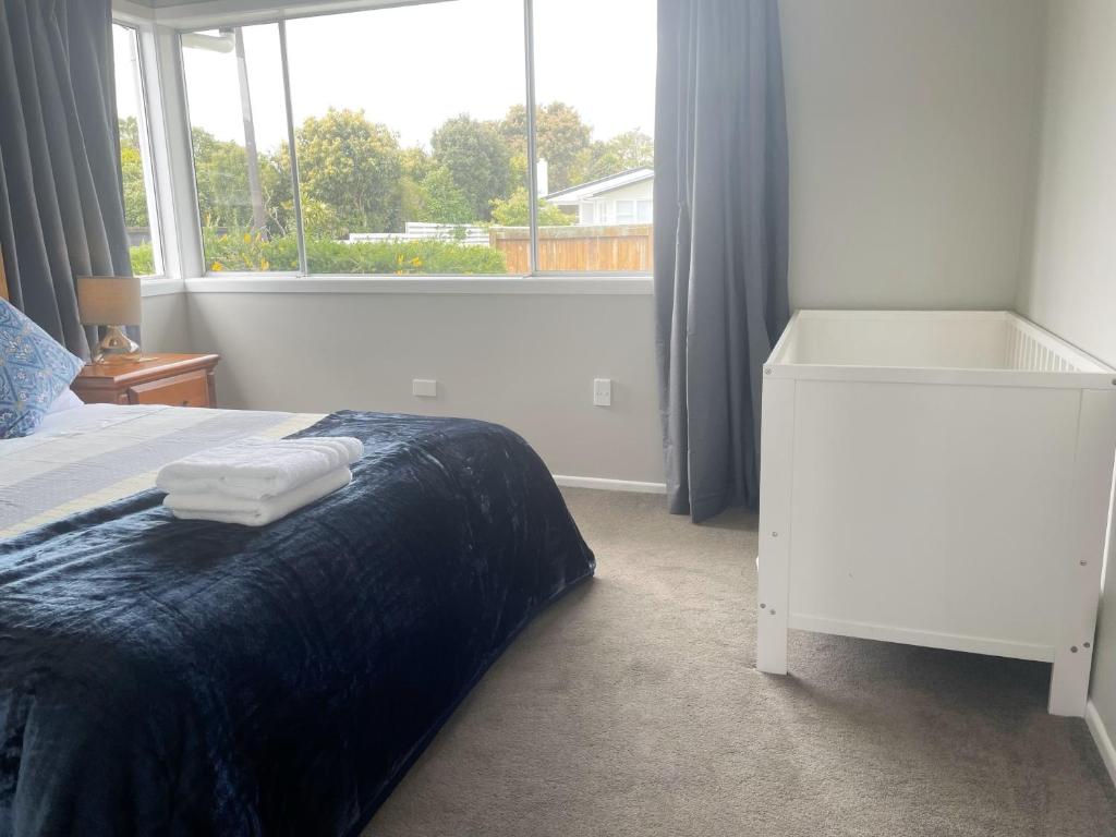 New painted 5 bdms spacious house close to the Base - Resim 20