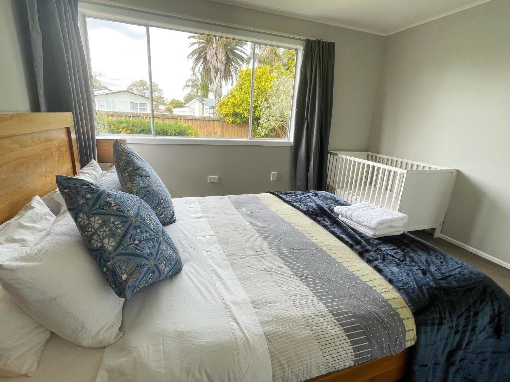 New painted 5 bdms spacious house close to the Base - Resim 21