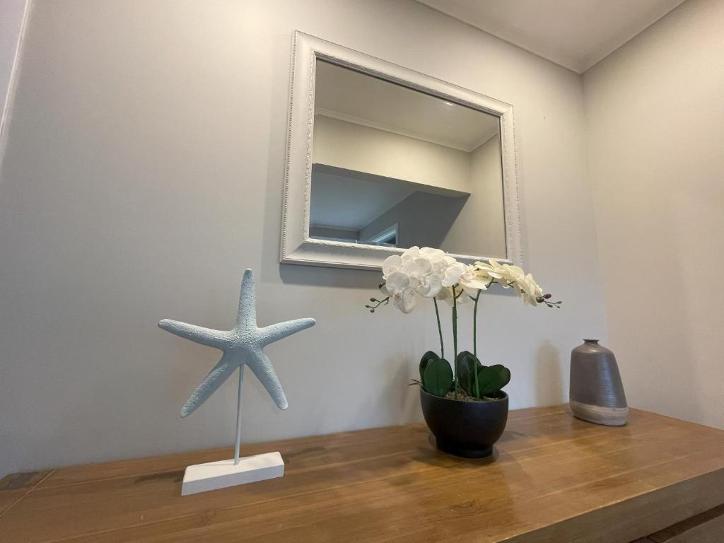 New painted 5 bdms spacious house close to the Base - Resim 17